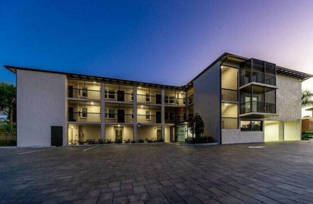 Presidential Suite, exquisite bedroom, bathroom & fully equipped kitchen