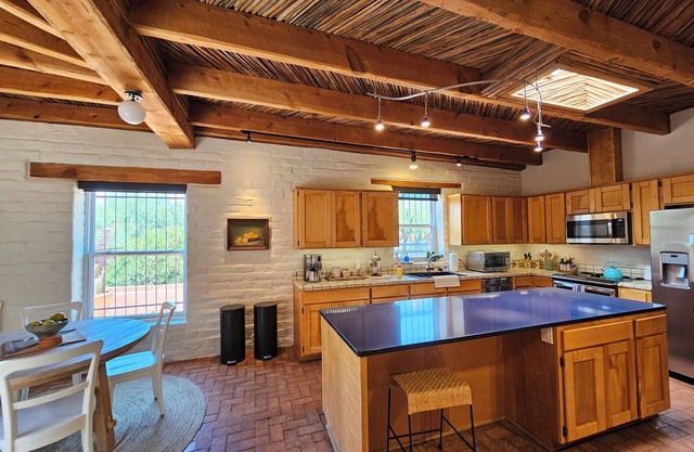 PRESIDIO STYLE MID TOWN 3 BDRM HOME WITH POOL / HOT TUB