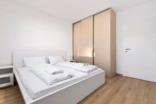 Pressburg Airport Apartment with own parking