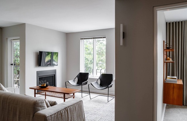 Prestigious in Prahran by Ready Set Stay- linen, WIFI, across the road from park