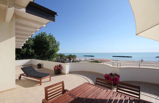 Prestigioso ático con vistas al mar