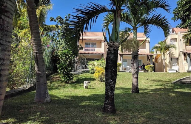 Residencia con 6 bungalows frente al mar y piscina
