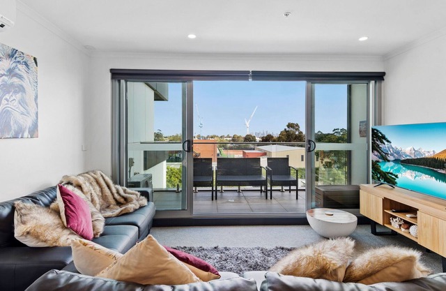 Preston 2 Bedroom Charm Near Markets and Shops