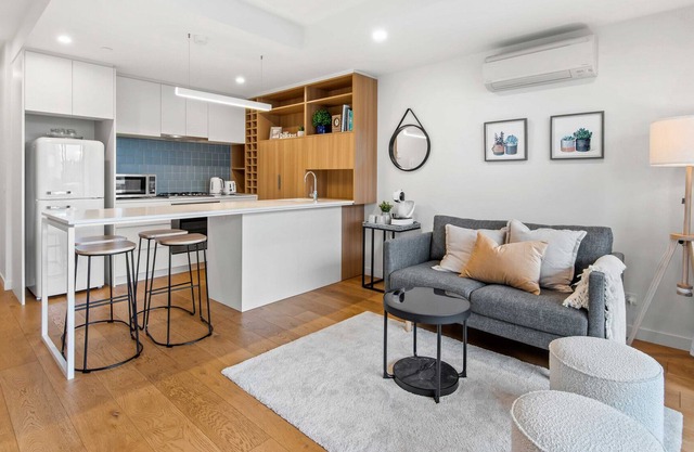 Sophisticated 2-Bed Unit on High St