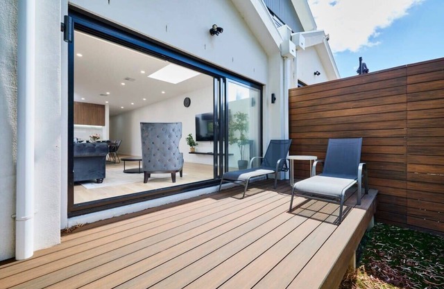 5 Bedroom/5 Bathroom Townhouse with Aircon
