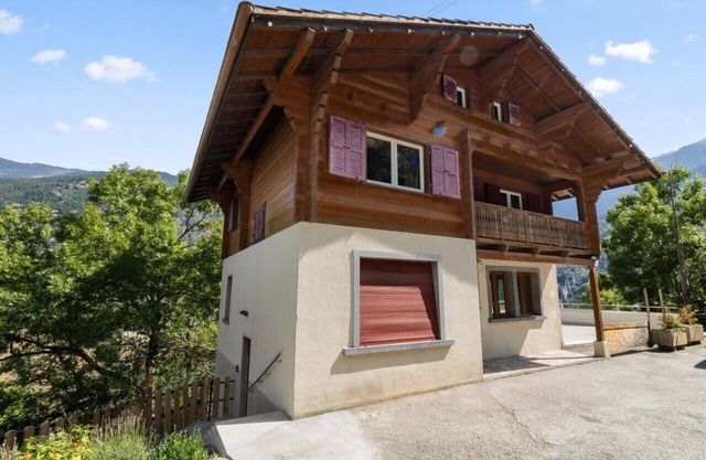 Pretty chalet-style studio