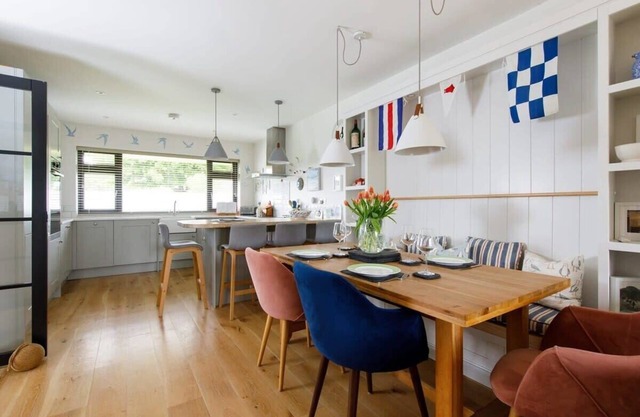 Pretty Coastal Home in Bosham, Close to Water