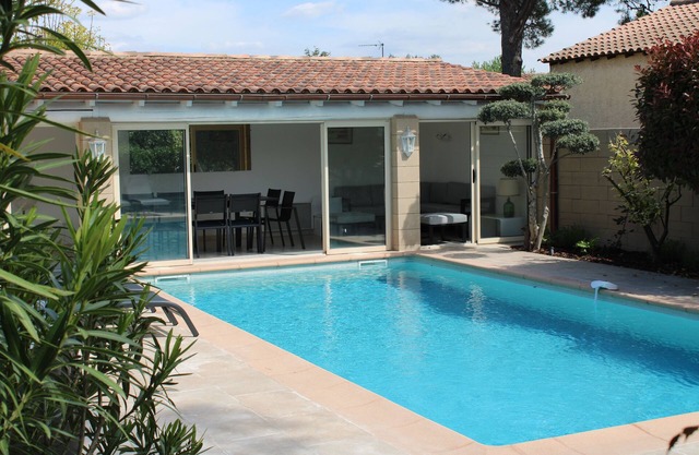 Pretty, comfortable house with poolhouse