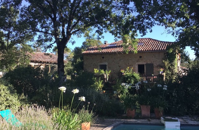 Bonita casa de campo con piscina cerca de Saint Antonin Noble Val