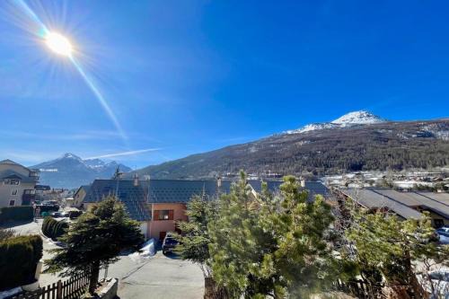 Pretty F4 house with loggia in Briançon