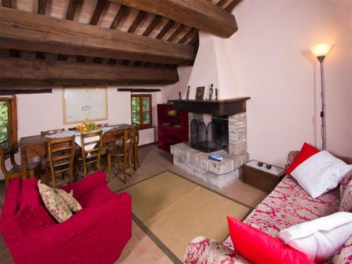 Pretty Holiday Home in Acqualagna with Swimming Pool