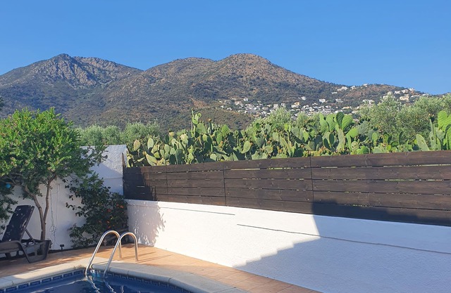 bonita casa para 5 personas totalmente equipada con piscina privada, wifi, cerca del mar