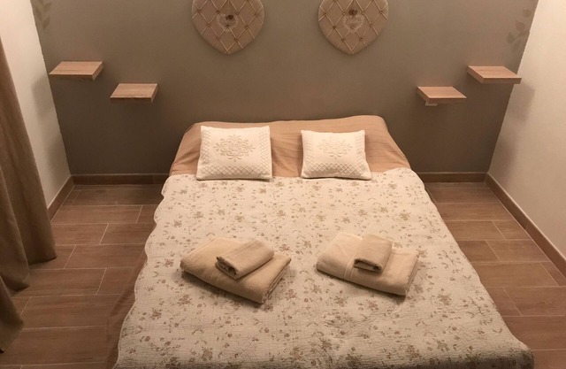 BONITA CASA EN EL PUEBLO DE FIGARI, AIRE ACONDICIONADO A 5 MINUTOS DE LAS PLAYAS DE LA TESTA
