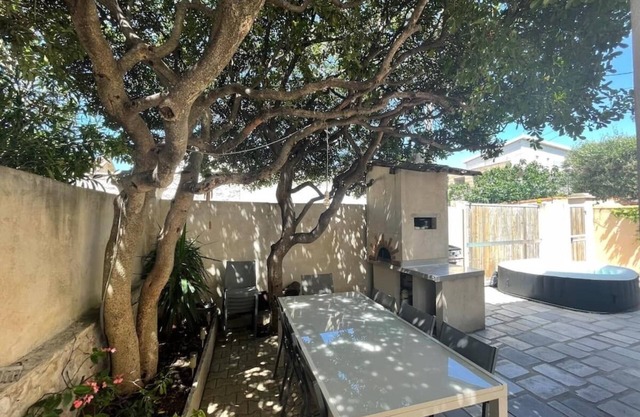 Pretty house with garden and jacuzzi near of the sea