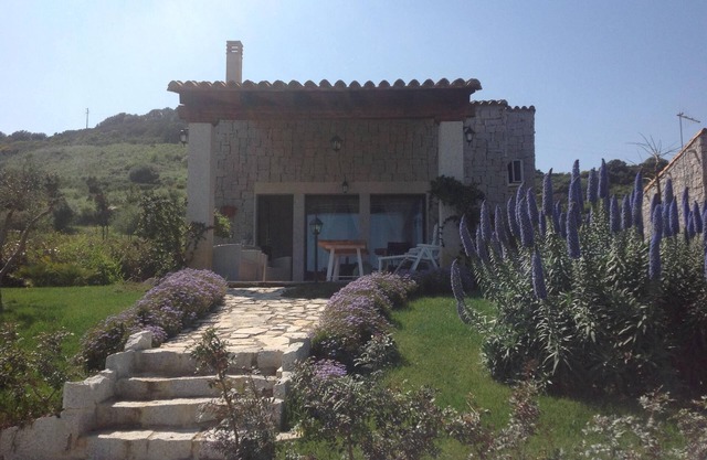 Chalet a estrenar adyacente a la playa de Cala Sinzias