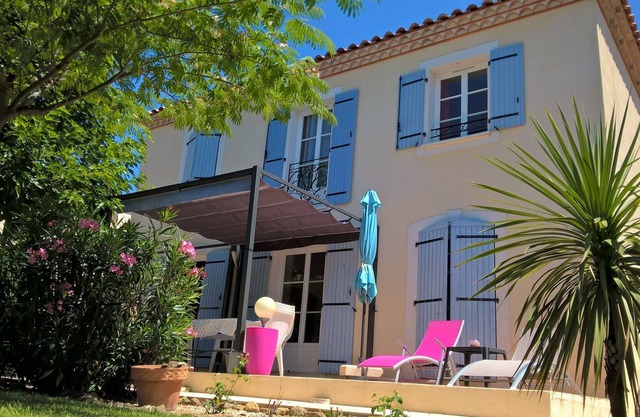 Pretty Provençal Bastide near the sea.