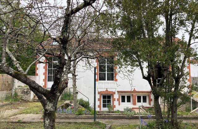 Pretty, quiet vacation home with wooded garden