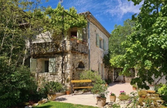 Pretty stone villa-Heated and secure swimming pool-Garden of 2500 m2
