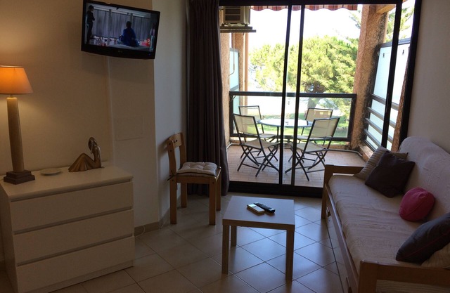 Bastante Estudio en Private Residence, Sea Side