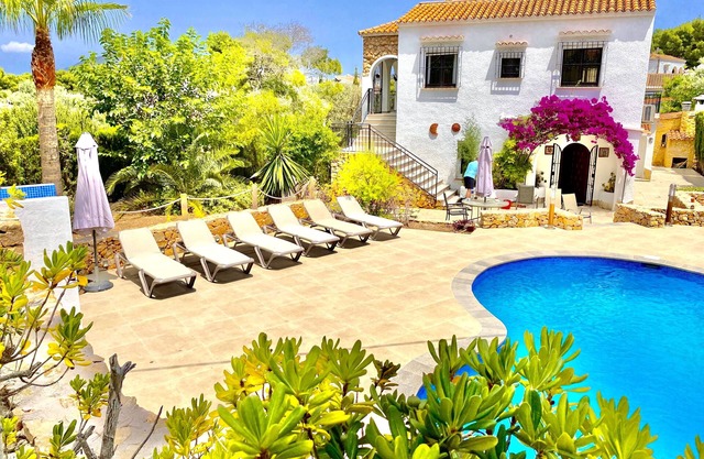 Bastante tradicional Villa a poca distancia de todas las instalaciones y la playa.