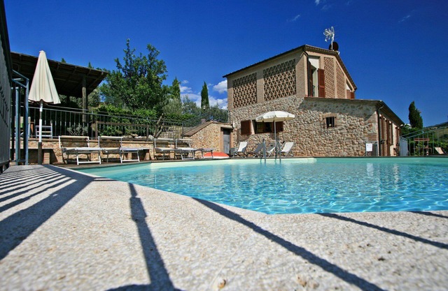 Bonita casa de campo toscana rodeada de colinas privadas