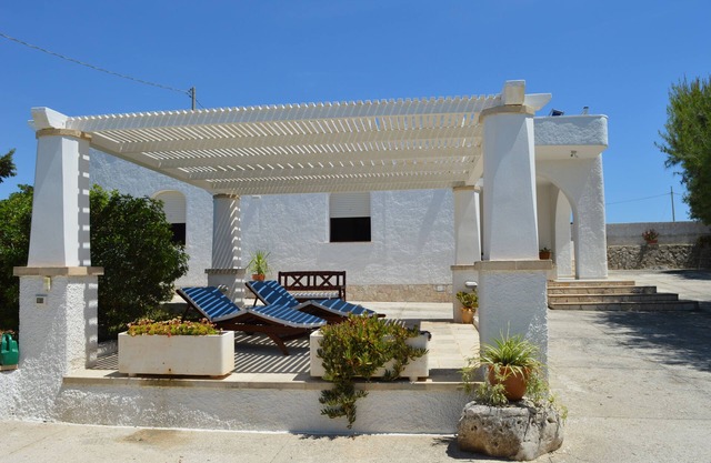 Bonita villa a tiro de piedra del mar con 6 camas, dos dormitorios y dos baños.