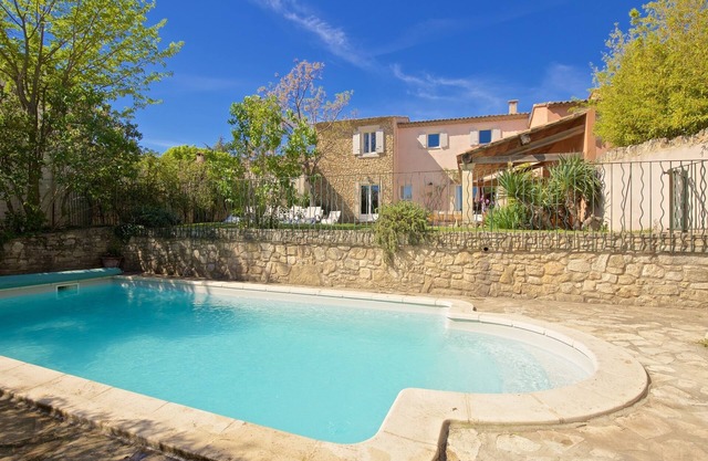 Bonita casa de pueblo con 4 dormitorios, 3 baños, piscina y