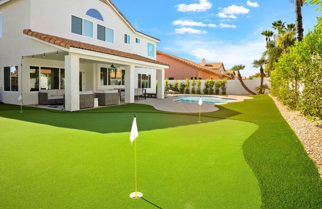 Prickly PEAR-ADISE 5 BDRM, Pool Table, Outdoor living, Ping Pong, Mountain Views