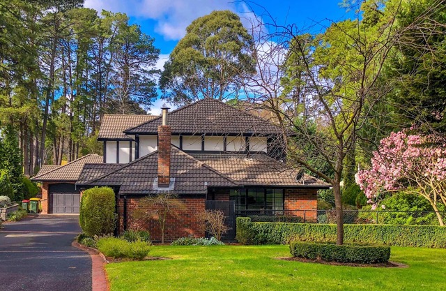 Pride Leisure Tudor House in Park Orchards
