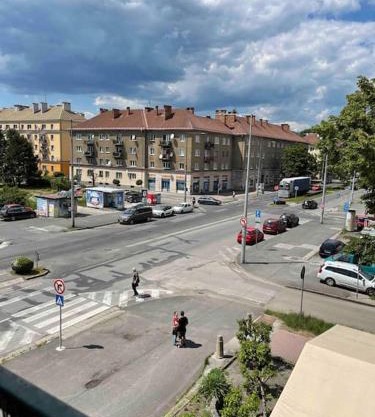 Priestranný 3 izb. apartmán v centre s parkovaním.
