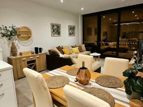 Prima Pearl - Luxurious 2B1B with 1 free car park for city experience