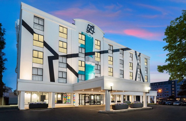 Prime Boston Location! 3 Comfortable Units, Pets Allowed and Parking!