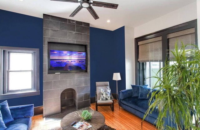 Prime Highlands 8BR 6BA KINGS |.Huge Yard-Parking