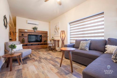 Prime Location 1 Block to Malecon Smart TV & WiFi