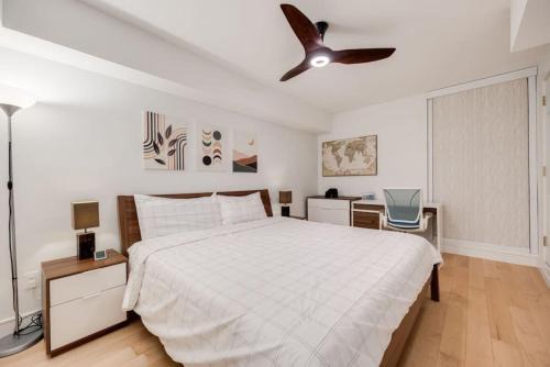 Prime Location 2BR with KingBed in Vibrant Toronto