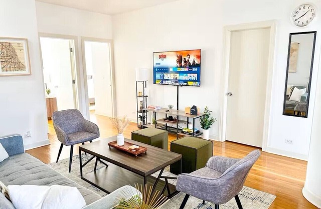 Prime Location! 3BRGem near University of Chicago