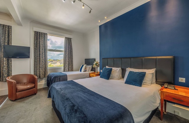 Prime Location! Walk to Southend Beach, Pier & Seafront Dining