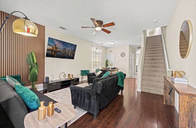 Prime Location: Modern Comfort 5 Minutes from Zoo, Beach & Downtown