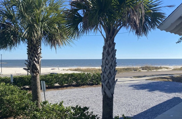 Nueva ubicación frente a la playa de 3 dormitorios en la playa en el centro de Bay St Louis