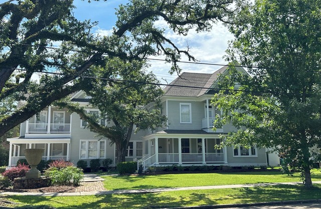 Prime Location - Newly Renovated - Cozy 1-bedroom apartment close to SLU
