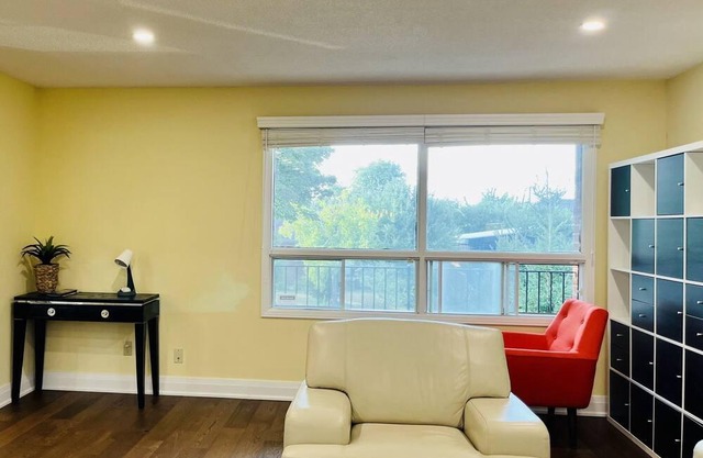 Prime Location Oasis: Your Gateway to Between Toronto to Niagara Falls