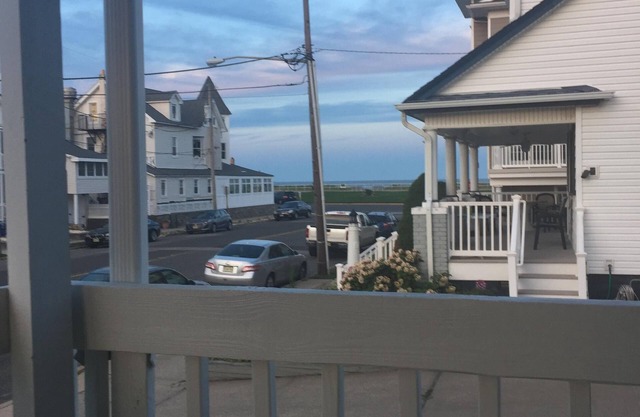 ¡Excelente ubicación! Vistas al mar desde todas las habitaciones. A poca distancia de Asbury!