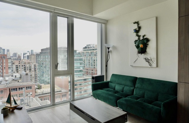Prime Location, Premium Comfort: Unforgettable Stay in Toronto!