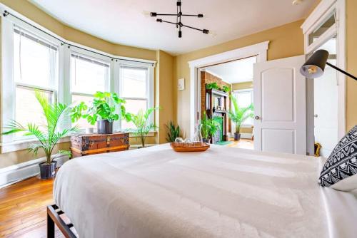 Prime Location Top Rated Free Parking Clean