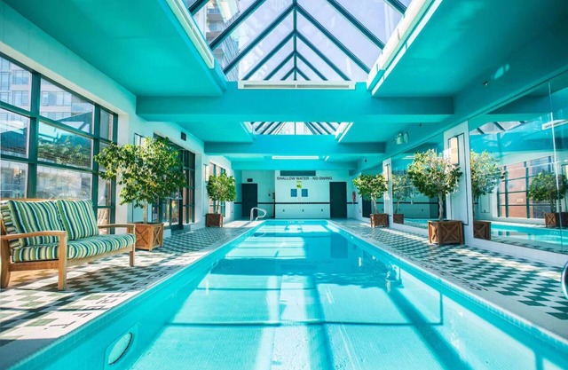 Prime Location: Upscale Haven in Yorkville District, Close to Attractions