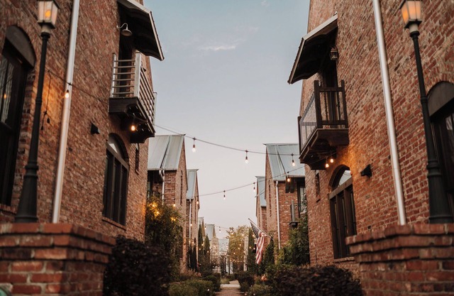 Prime location in Carlton Landing : Fragrance-Free : 2 FREE Kayaks