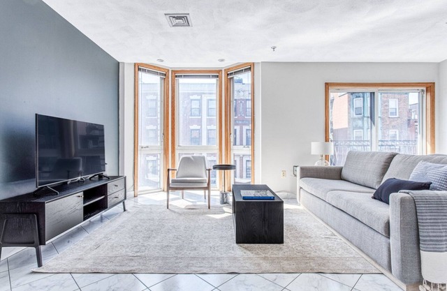 Prime North End 2BR w/ balcony and rooftop on Hanover by Blueground