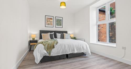 Prime Town Centre Location I Gold St D-Lux 1BR Apartment with Sofa Bed, Modern Amenities, Walk to Train, Bus Stations, Shops & Cafés I Leisure and Business Stays Welcome MULTIPLE UNITS AVAILABLE