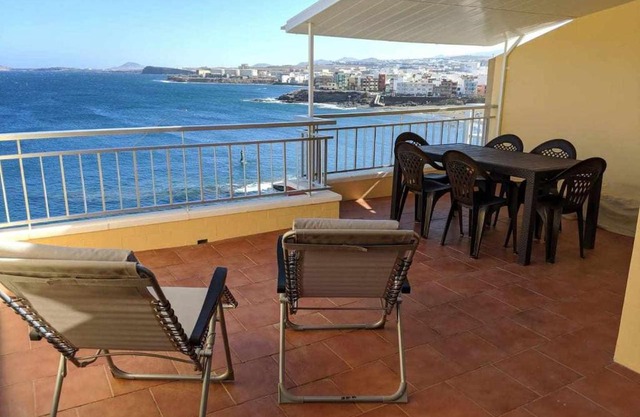Primera linea con amplia terraza