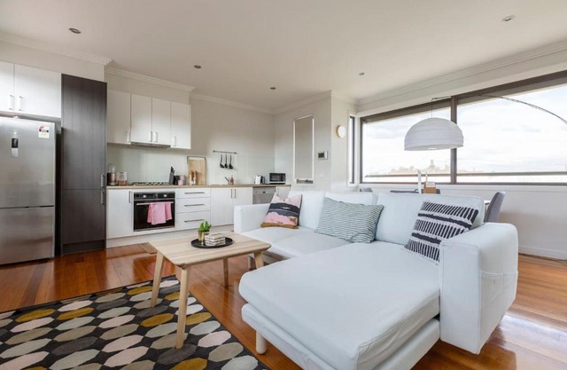 Primrose - Chic Mid-Century Style in Brunswick